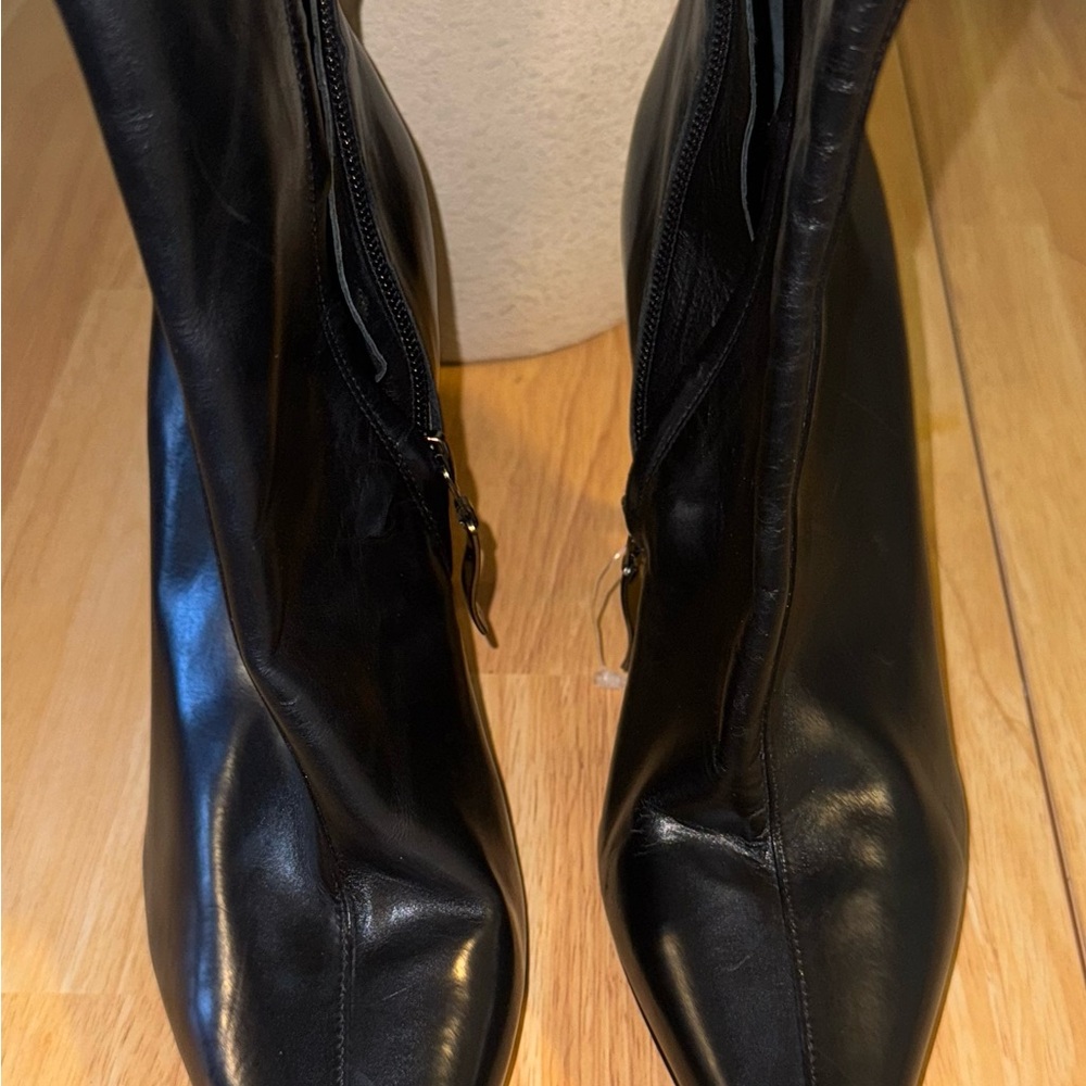 BCBGMAXAZRIA BLACK LEATHER POINTED TOE BOOTS SIZE 7B Rare Model New Without Tags